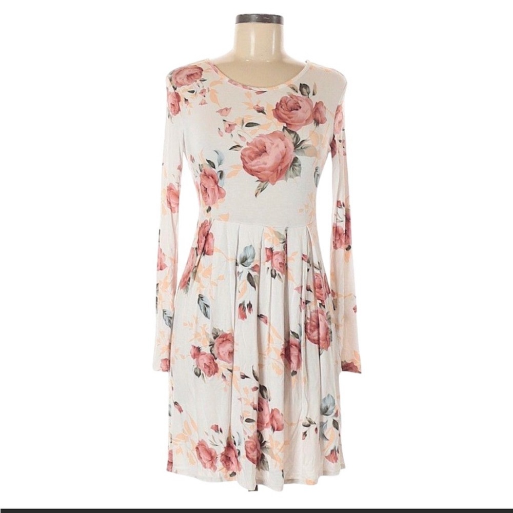 Pink Lily Floral Dress. Size Small. NWT.